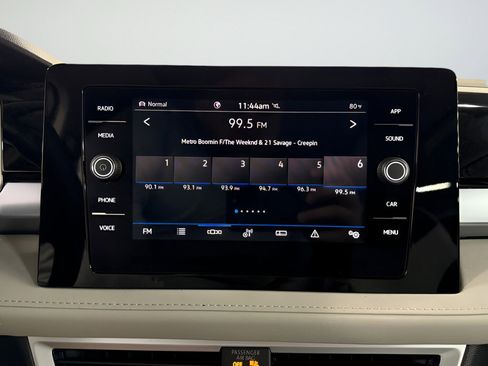 New 2025 Volkswagen Taos SE image 15