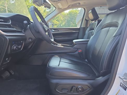 Used 2023 Jeep Grand Cherokee 30th Anniversary AWD/4WD image 13