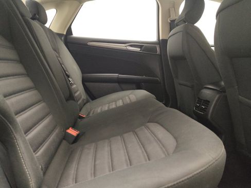 Used 2017 Ford Fusion SE w/ Fusion SE Technology Package FWD image 19