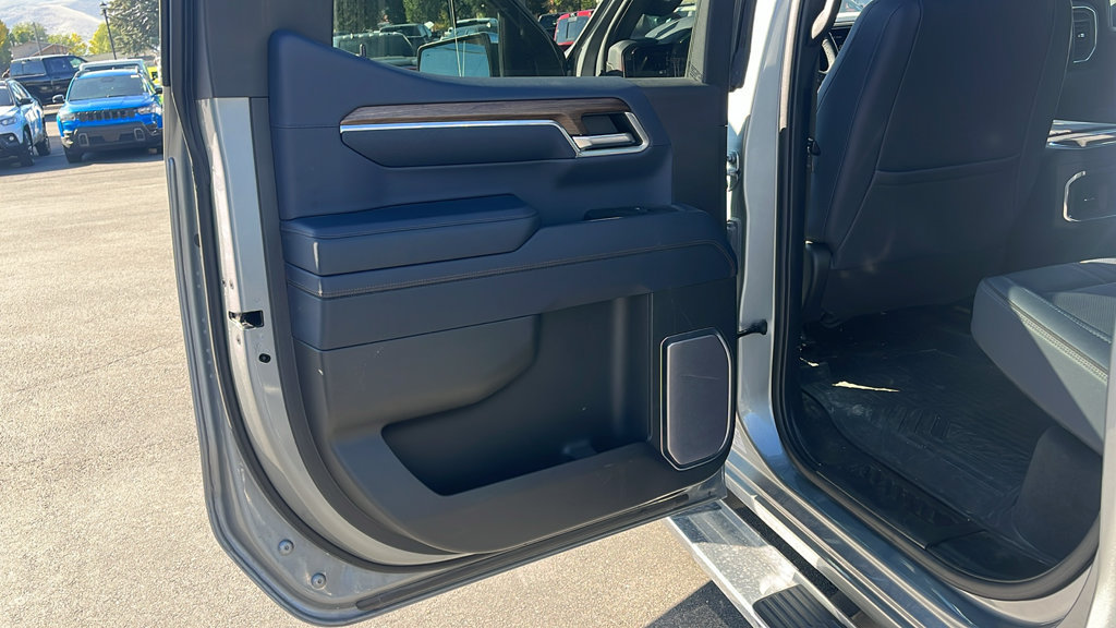 Used 2023 Chevrolet Silverado 1500 High Country w/ Technology Package AWD/4WD image 19