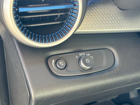 Certified 2025 Chevrolet Trax LS image 11