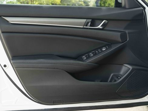 Used 2018 Honda Accord LX image 35
