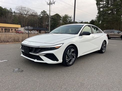 Certified 2025 Hyundai Elantra Sport w/ Cargo Package image 2