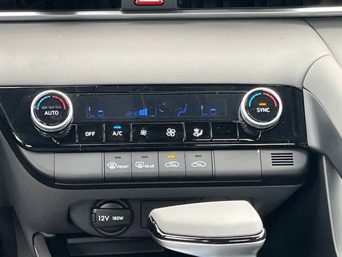 Used 2025 Hyundai Elantra Sport image 16