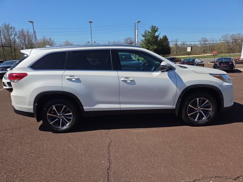 Certified 2019 Toyota Highlander XLE image 2