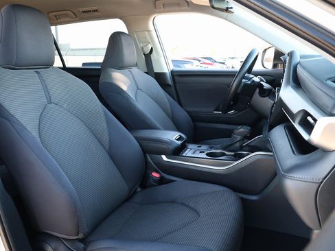 Used 2021 Toyota Highlander L image 30