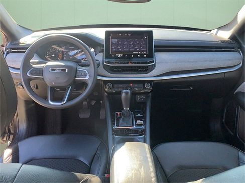 Used 2024 Jeep Compass Latitude image 24