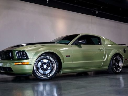Used 2005 Ford Mustang GT RWD image 78