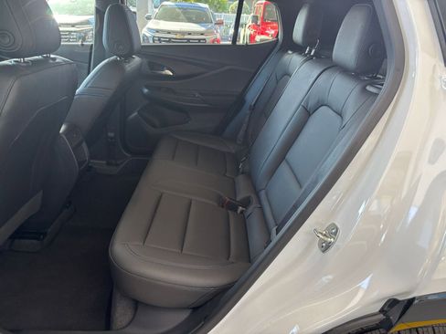 Used 2025 Buick Envista Sport Touring image 25