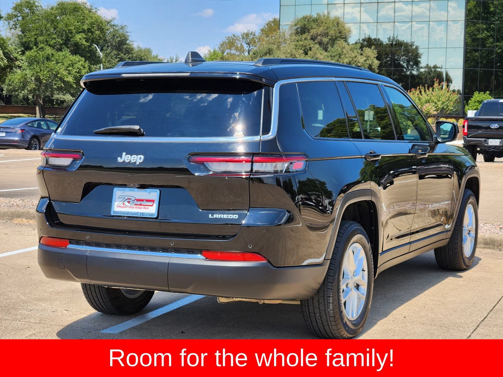 Used 2025 Jeep Grand Cherokee L Laredo RWD image 6