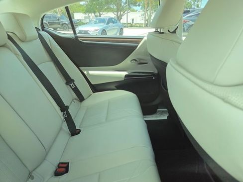 Used 2025 Lexus ES 300h w/ Technology Package FWD image 4