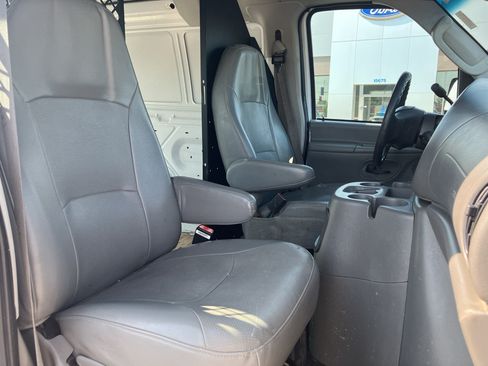 Used 2005 Ford E-150 and Econoline 150 RWD image 26