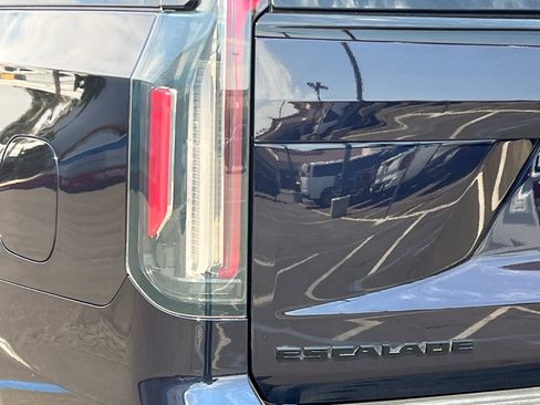 Certified 2021 Cadillac Escalade ESV Sport AWD/4WD image 30
