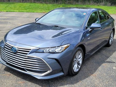 Used 2020 Toyota Avalon XLE w/ Moonroof Package FWD image 3