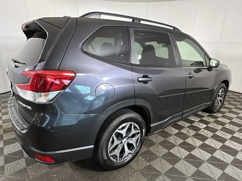 Used 2019 Subaru Forester Premium AWD/4WD image 2