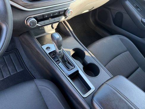 Used 2025 Nissan Altima 2.5 SV image 40