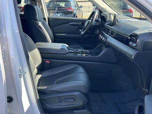 Certified 2025 Honda Pilot Touring image 6