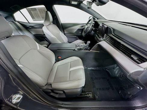 Used 2025 Toyota Camry SE image 12