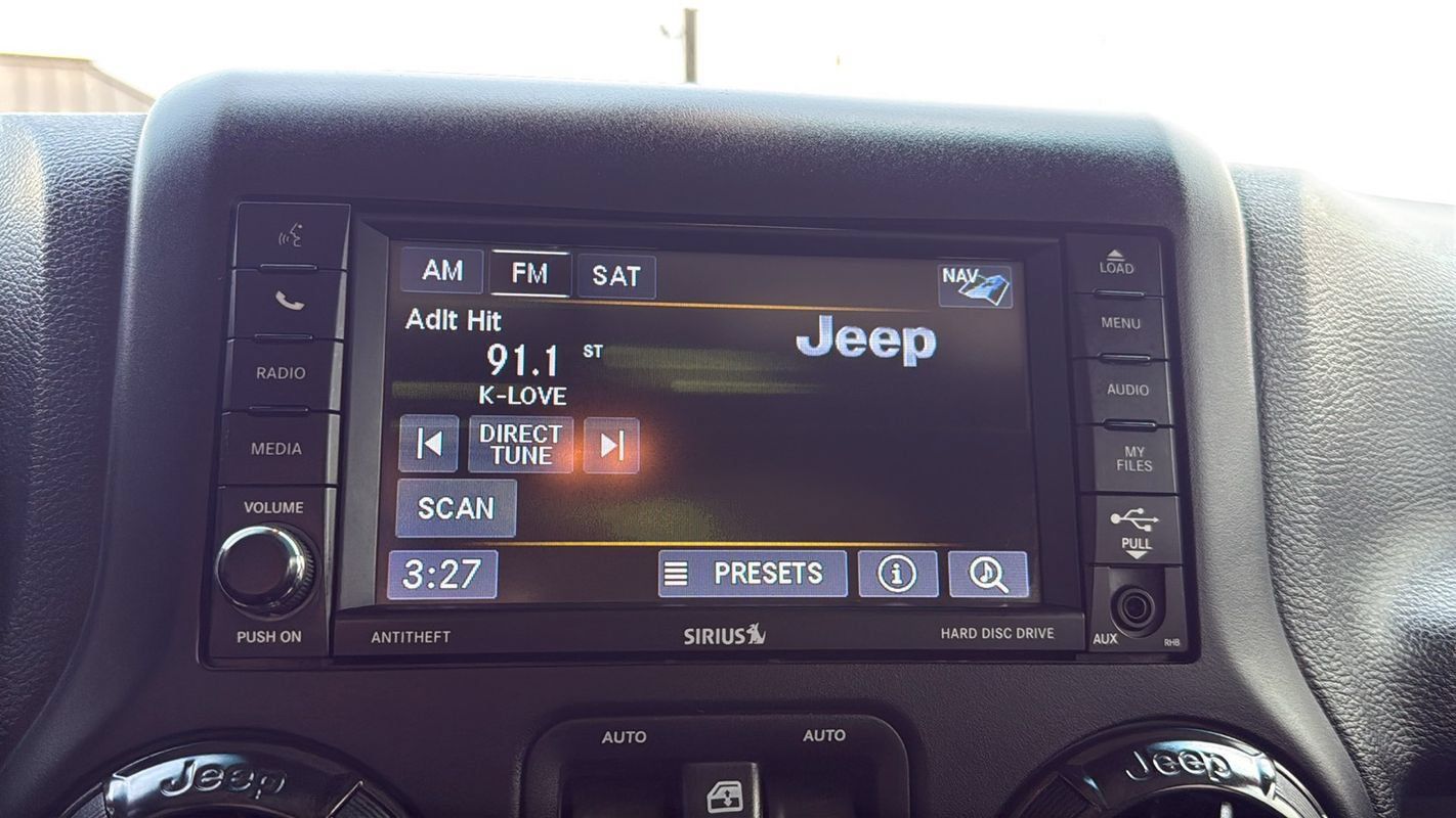 Used 2017 Jeep Wrangler Unlimited Rubicon AWD/4WD image 22
