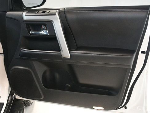 Used 2018 Toyota 4Runner SR5 Premium image 23