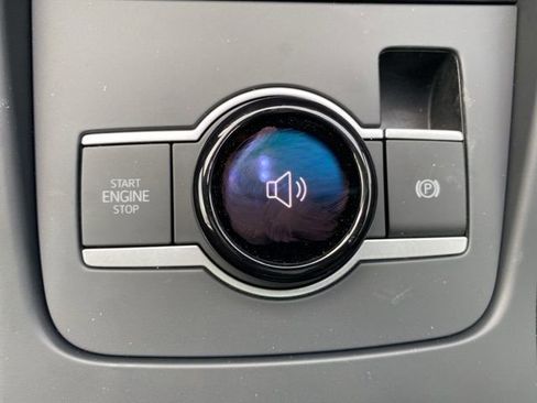 New 2026 Volkswagen Tiguan SE image 40