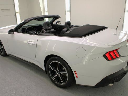 Used 2025 Ford Mustang Premium RWD image 6