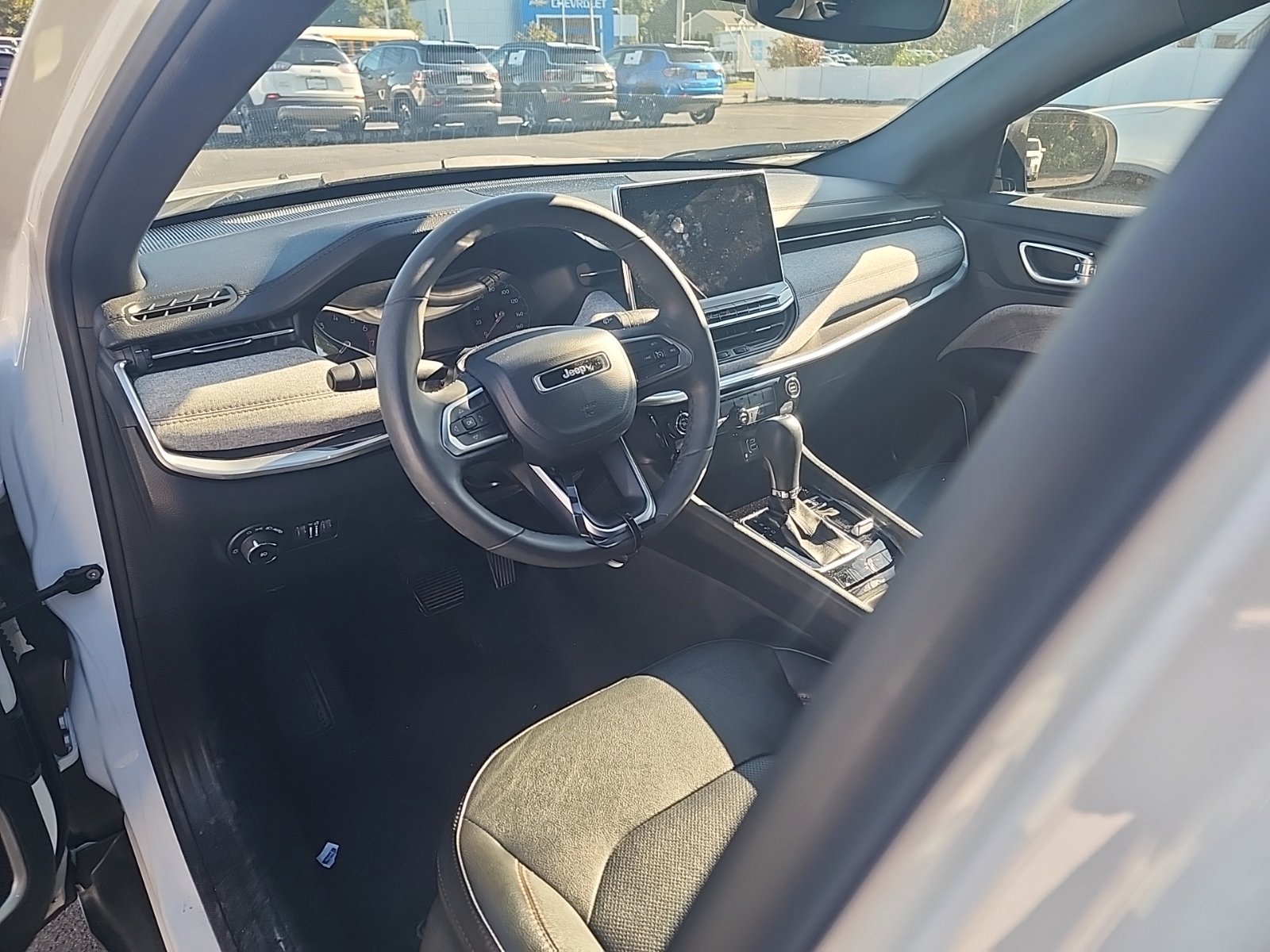 Used 2023 Jeep Compass Latitude AWD/4WD image 5