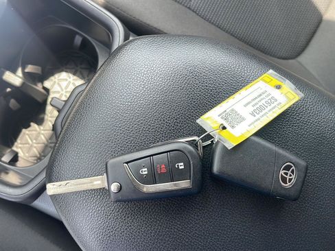 Used 2025 Toyota RAV4 LE AWD/4WD image 31