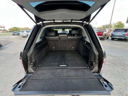 Used 2017 Land Rover Range Rover Long Wheelbase Supercharged image 23
