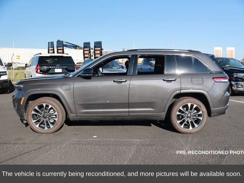 Used 2023 Jeep Grand Cherokee Overland w/ Advanced Protech Group III image 2