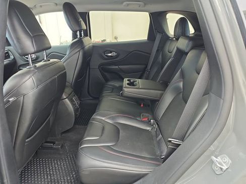 Used 2019 Jeep Cherokee Trailhawk w/ Cold Weather Group image 23