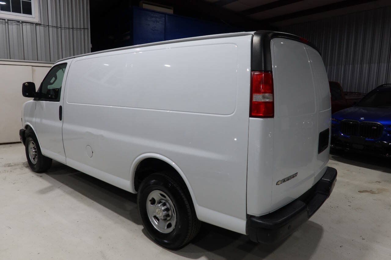 Used 2021 Chevrolet Express 2500 RWD image 3