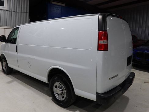 Used 2021 Chevrolet Express 2500 RWD image 3