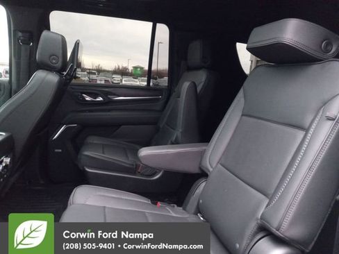 Used 2021 GMC Yukon XL Denali w/ Advanced Technology Package AWD/4WD image 25