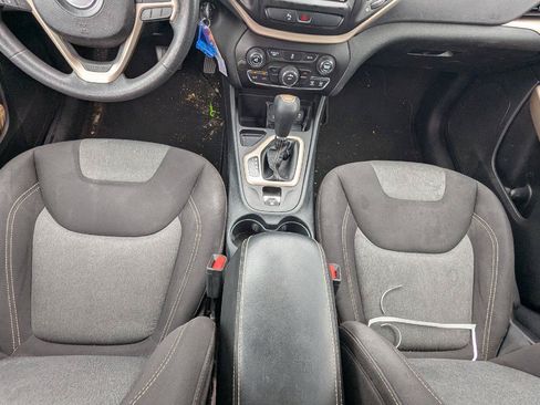 Used 2018 Jeep Cherokee Latitude FWD image 8
