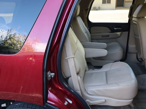 Used 2011 GMC Yukon Denali image 23