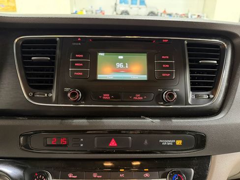 Used 2016 Kia Sedona LX FWD image 47