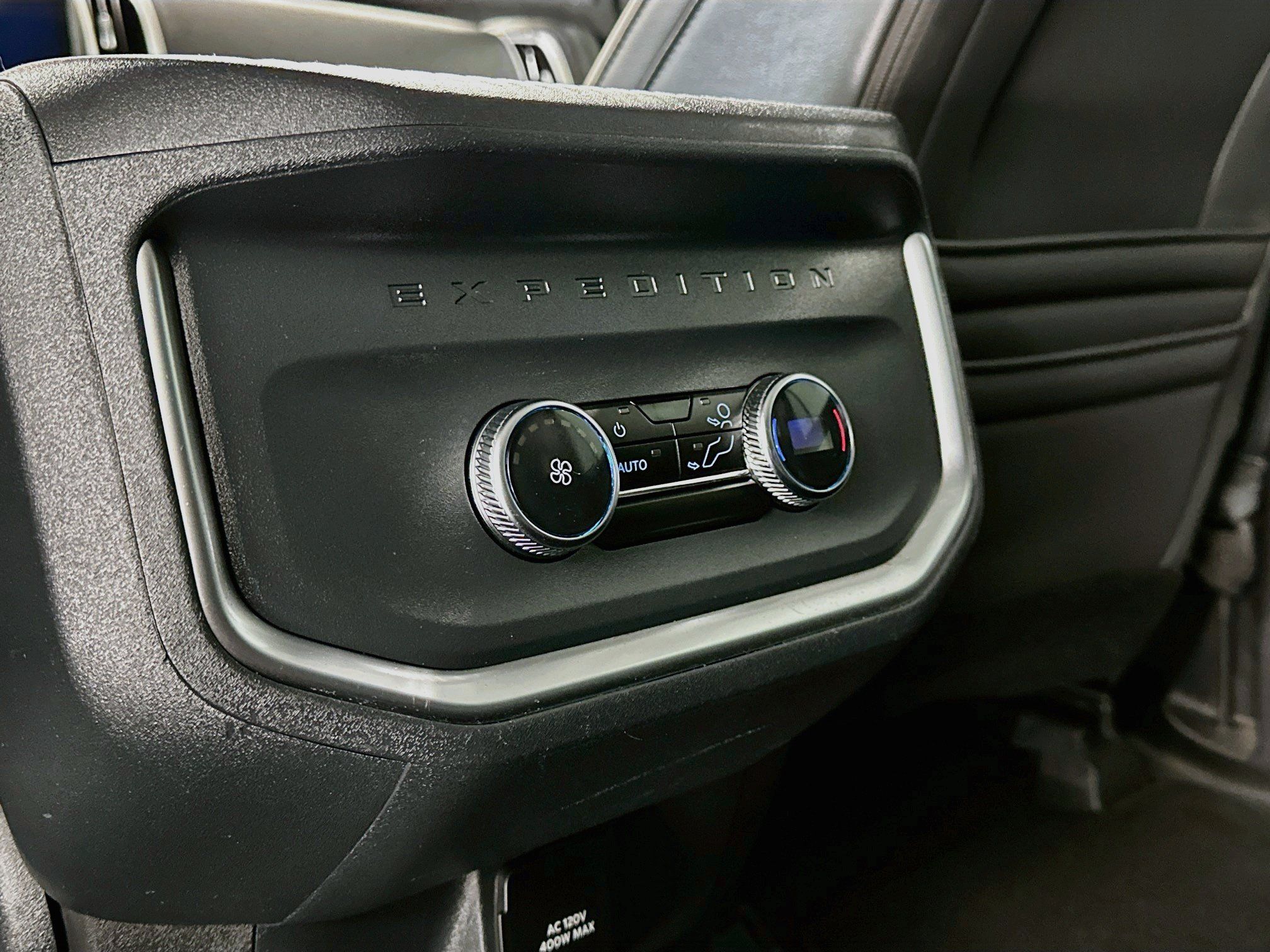 Used 2025 Ford Expedition Active AWD/4WD image 29