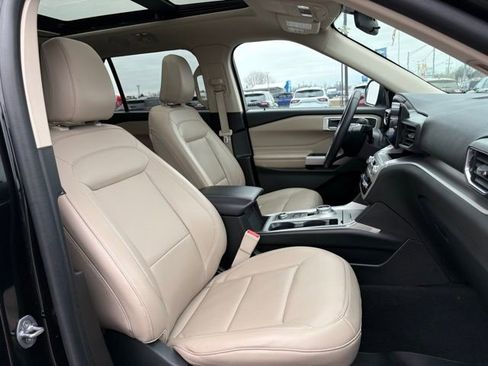 Used 2023 Ford Explorer XLT w/ Equipment Group 202A image 12