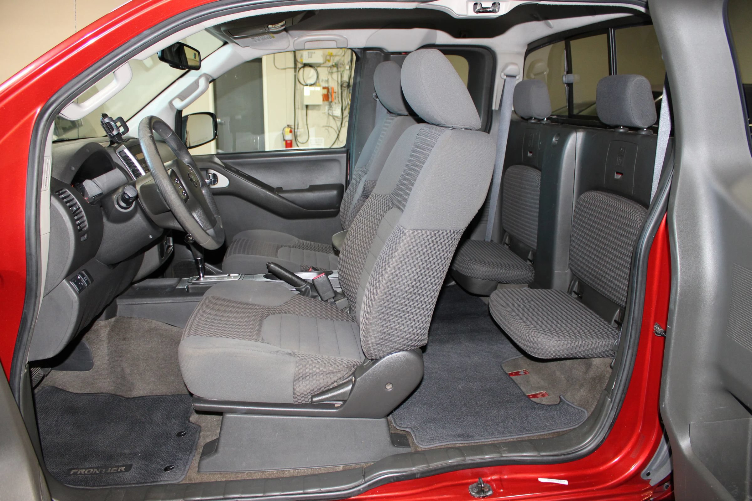 Used 2012 Nissan Frontier SV w/ SV Premium Utility Pkg RWD image 23
