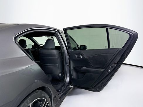 Used 2017 Honda Accord Sport image 27