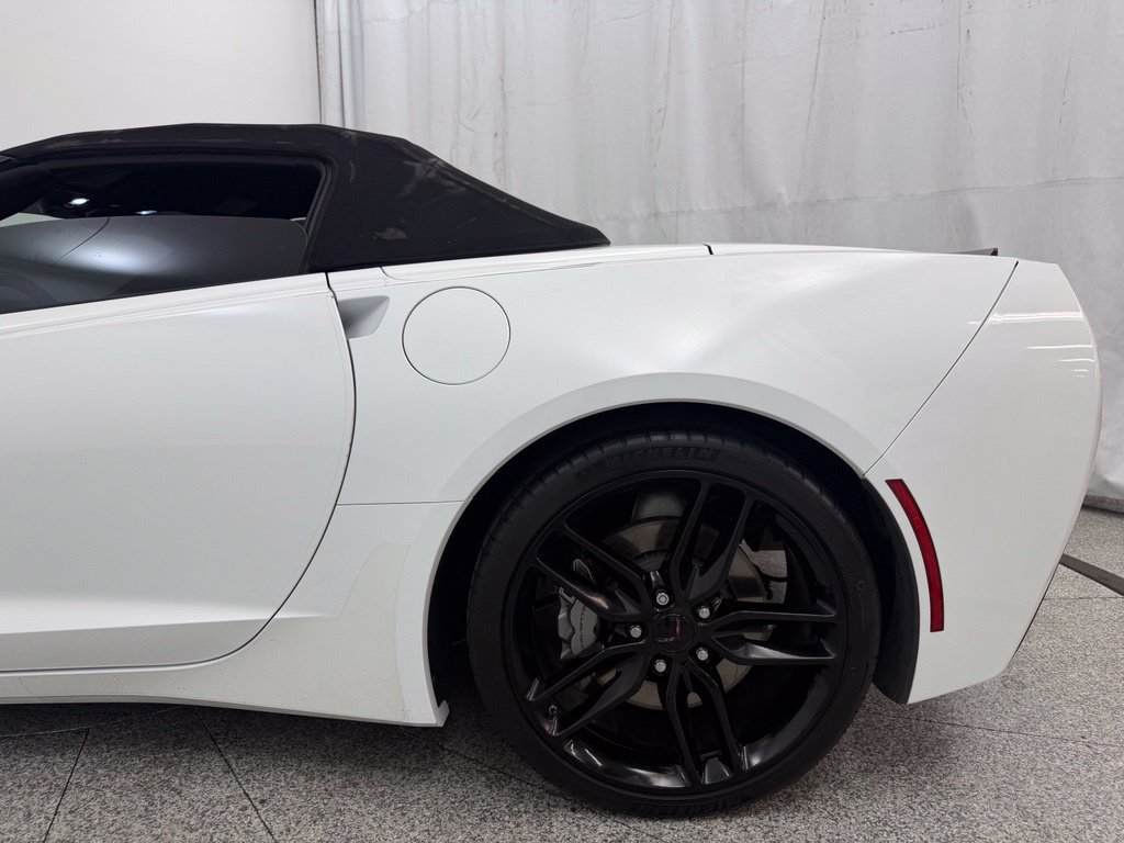 Used 2019 Chevrolet Corvette Stingray Convertible w/ Carbon Flash Badge Package RWD image 27