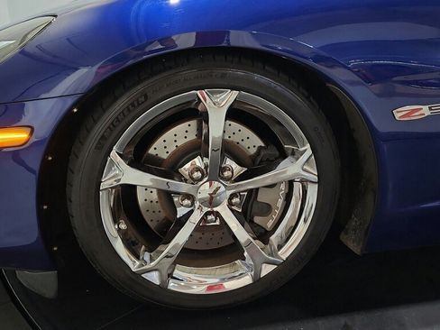 Used 2007 Chevrolet Corvette Coupe w/ Performance Package RWD image 22