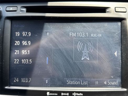 Used 2018 Toyota Highlander XLE AWD/4WD image 16