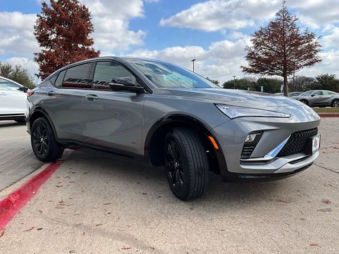 Used 2025 Buick Envista Sport Touring image 5