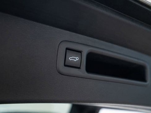 Used 2024 Toyota Highlander LE image 37