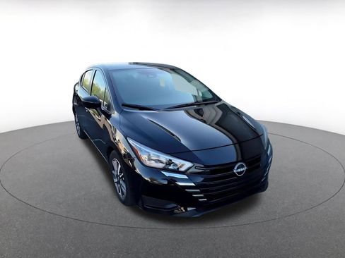 Used 2025 Nissan Versa SV image 3
