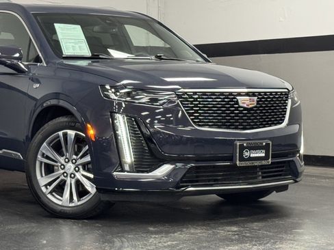 Used 2025 Cadillac XT6 Premium Luxury image 3