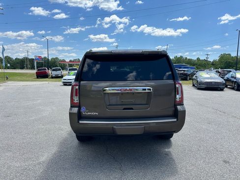 Used 2015 GMC Yukon Denali w/ Premium Package AWD/4WD image 4