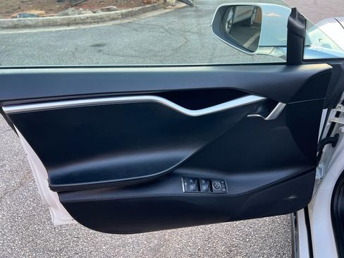 Used 2013 Tesla Model S Signature Performance image 7